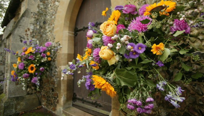 Pfarrkirche St. Josef Eupen sucht Unterstützung bei der Blumenpflege! angebote emja 