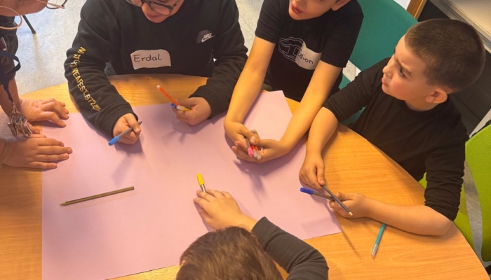 Unterstütze das Haus der Familie zwei Stunden in der Hausaufgabenschule! angebote emja 